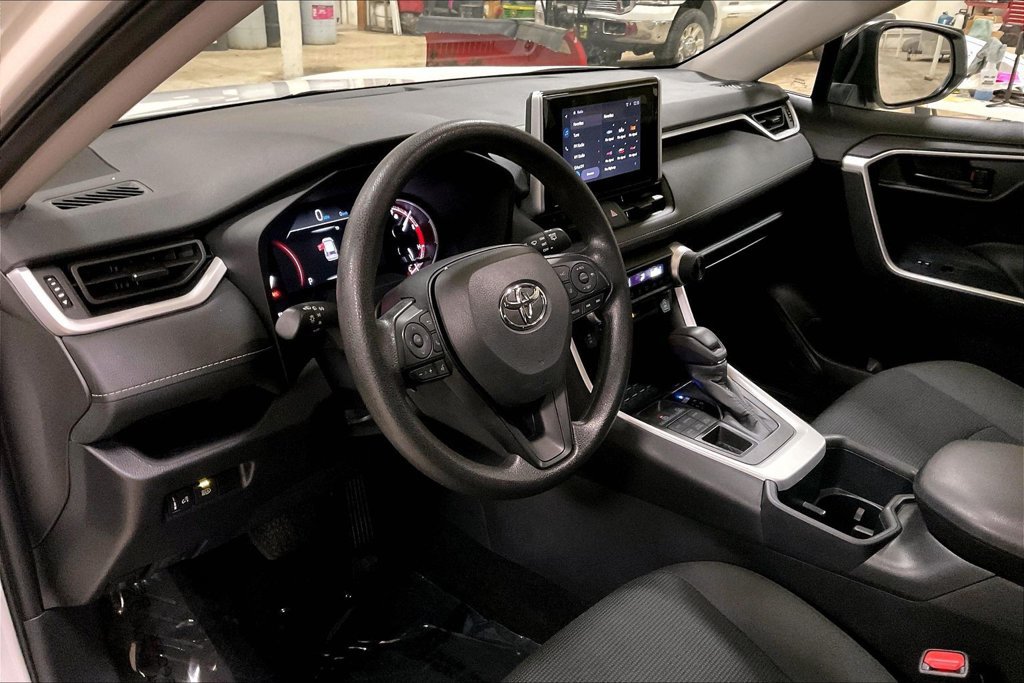 Used 2025 Toyota RAV4 LE AWD/4WD image 13