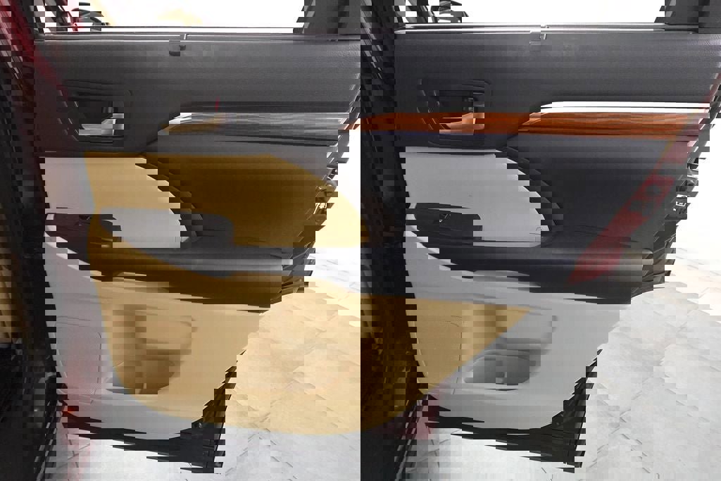 Used 2018 Toyota Highlander Limited Platinum w/ Carpet Mat Package (TMS) image 31