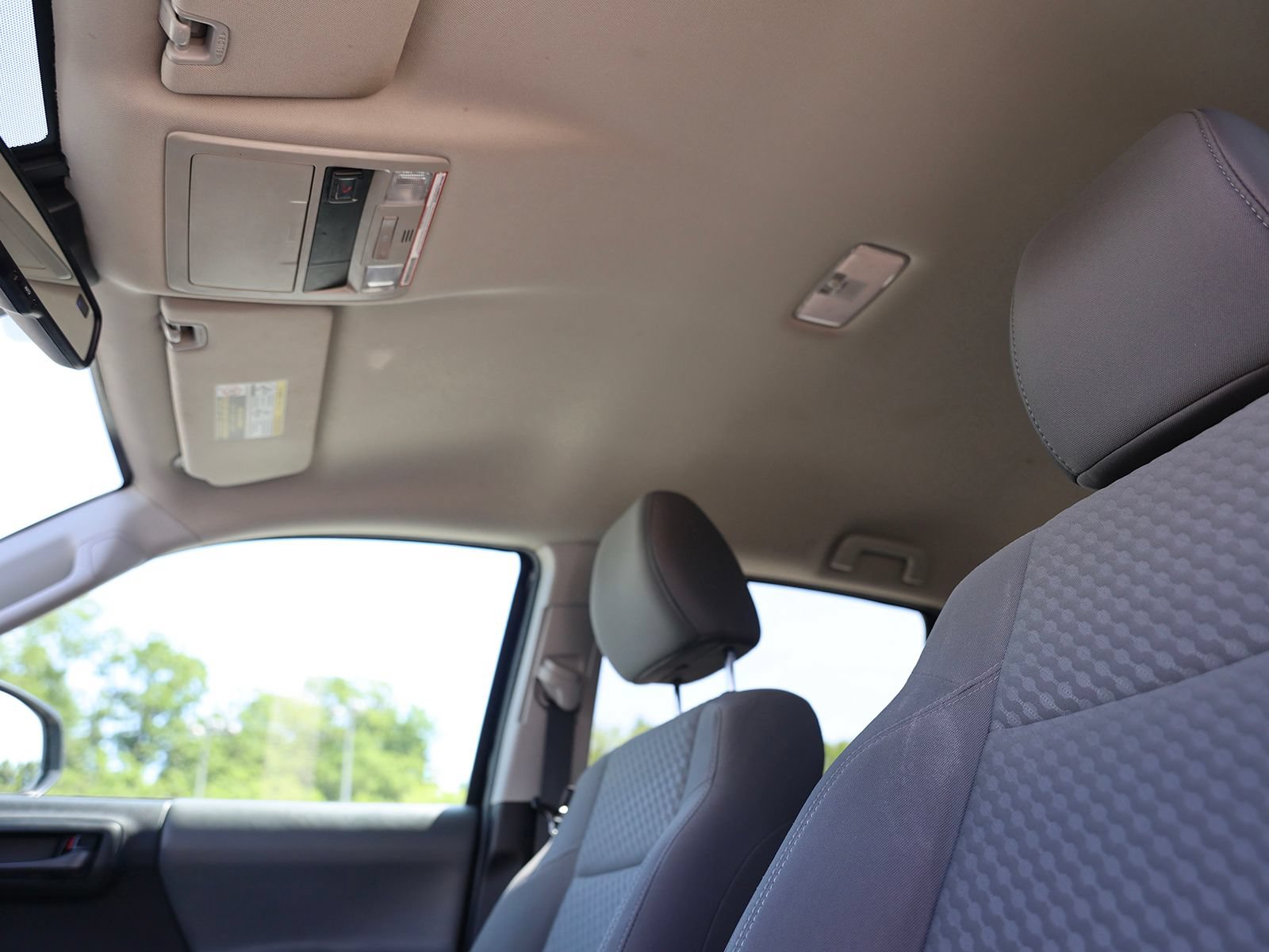 Used 2021 Toyota Tacoma SR5 AWD/4WD image 23