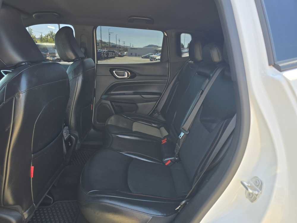 Used 2023 Jeep Compass Trailhawk w/ Trailhawk Convenience Group AWD/4WD image 16