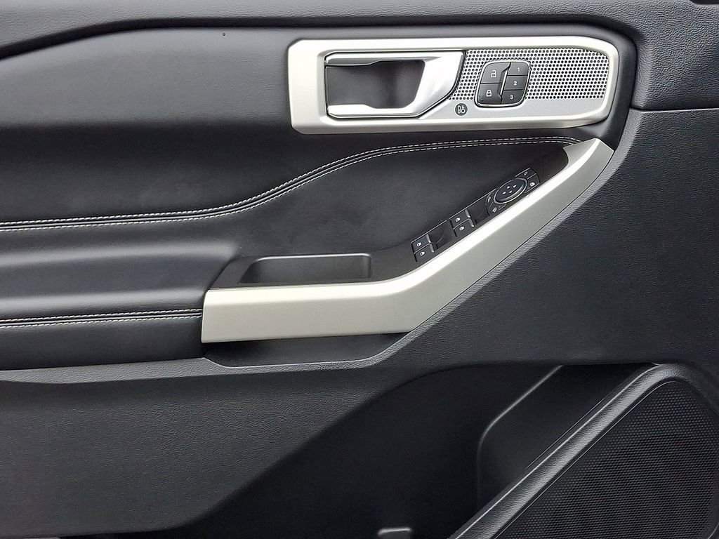 Certified 2022 Ford Explorer Limited w/ Hybrid Equipment Group 310A image 13