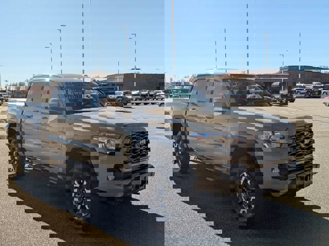 Used 2020 Toyota Tacoma TRD Off-Road image 2