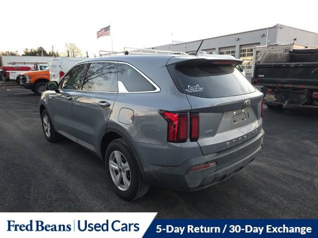 Used 2021 Kia Sorento LX image 3