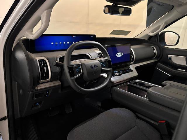 Certified 2025 Ford Expedition Active RWD image 5