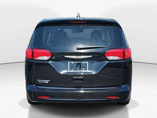 Used 2024 Chrysler Voyager LX FWD image 5