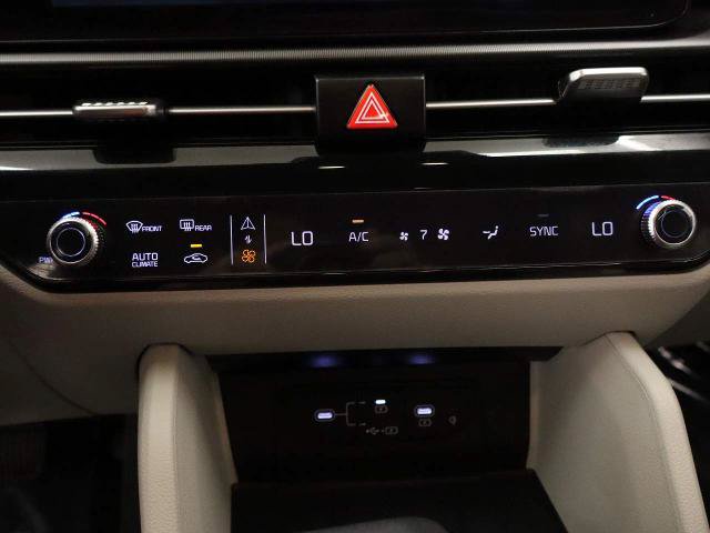 Used 2026 Kia Sportage EX FWD image 8