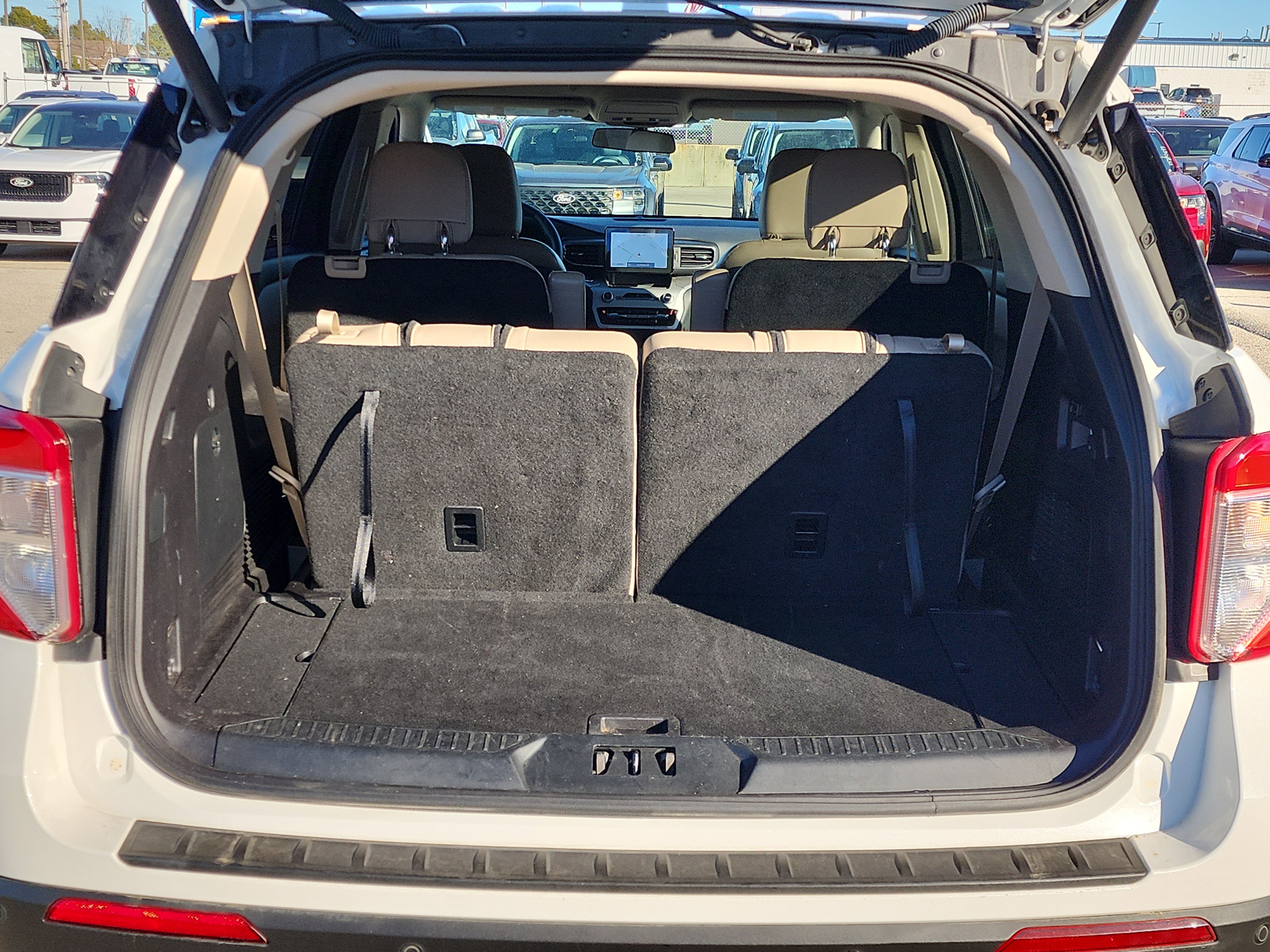 Certified 2020 Ford Explorer XLT w/ Equipment Group 202A image 15