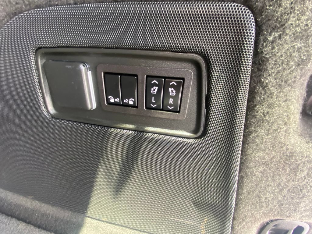 Used 2023 Cadillac Escalade Sport AWD/4WD image 31
