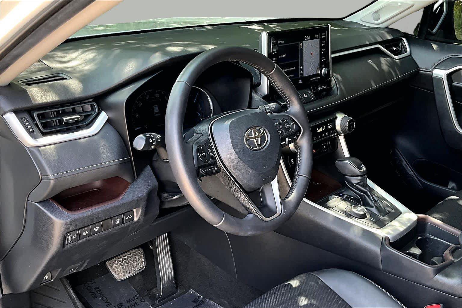Used 2020 Toyota RAV4 Limited w/ Limited Grade Weather Package AWD/4WD image 18
