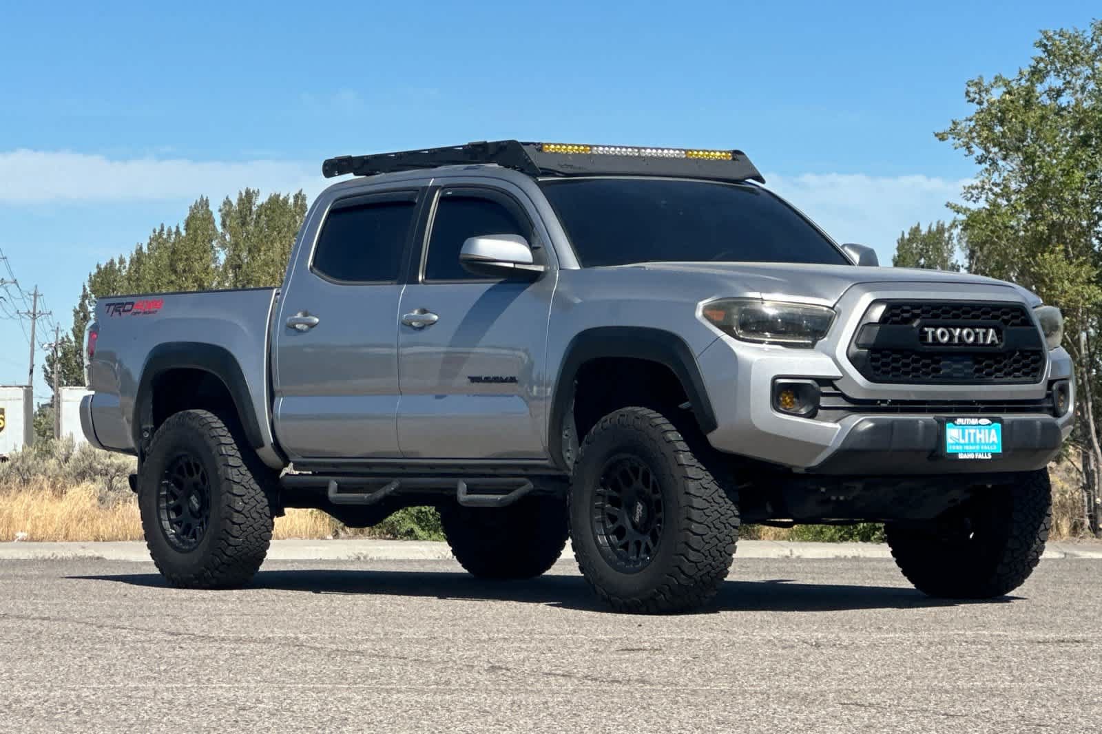 Used 2021 Toyota Tacoma TRD Off-Road w/ Technology Package AWD/4WD image 9
