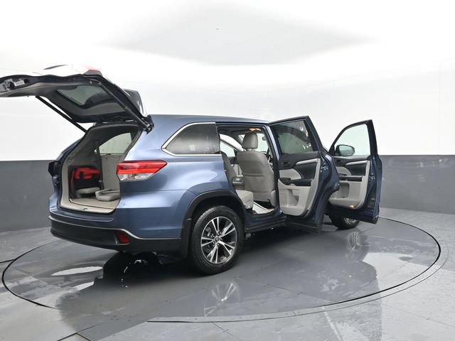 Used 2019 Toyota Highlander Plus AWD/4WD image 30