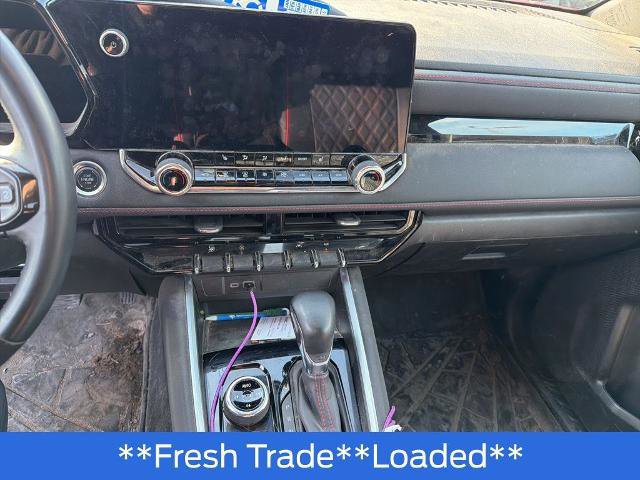 Used 2024 Chevrolet Colorado Z71 w/ Z71 Convenience Package 2 image 19