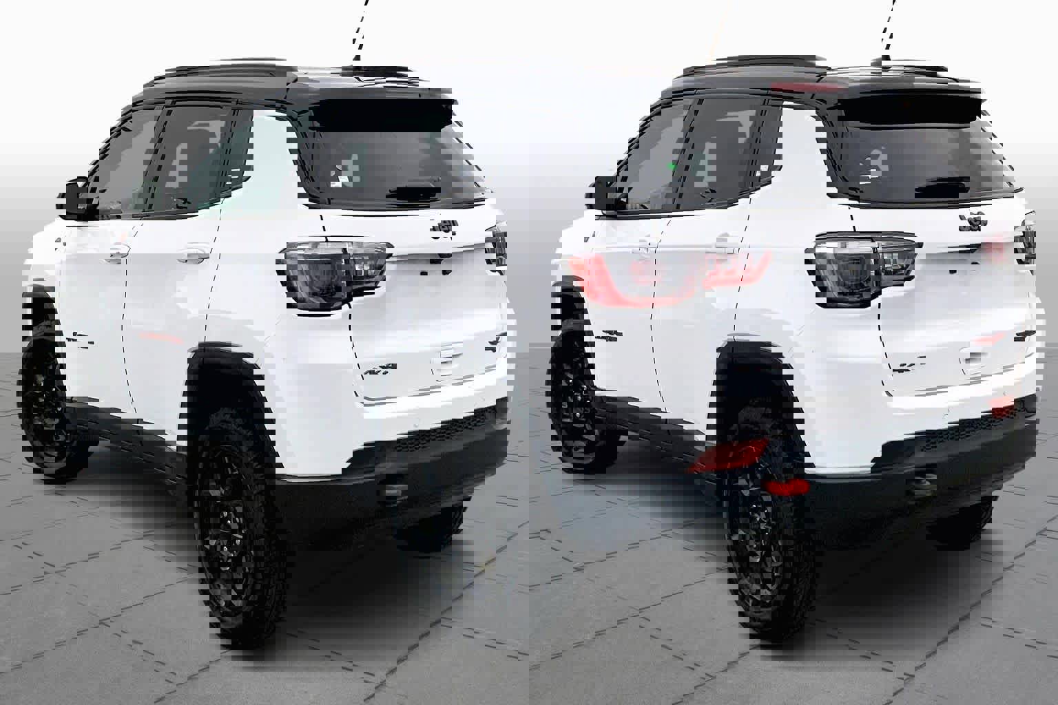 Used 2023 Jeep Compass Trailhawk image 11