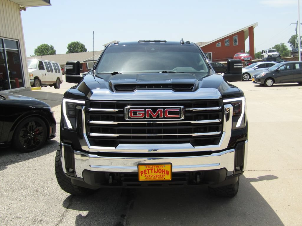 Used 2025 GMC Sierra 2500 SLE w/ SLE Value Package; AWD/4WD image 13