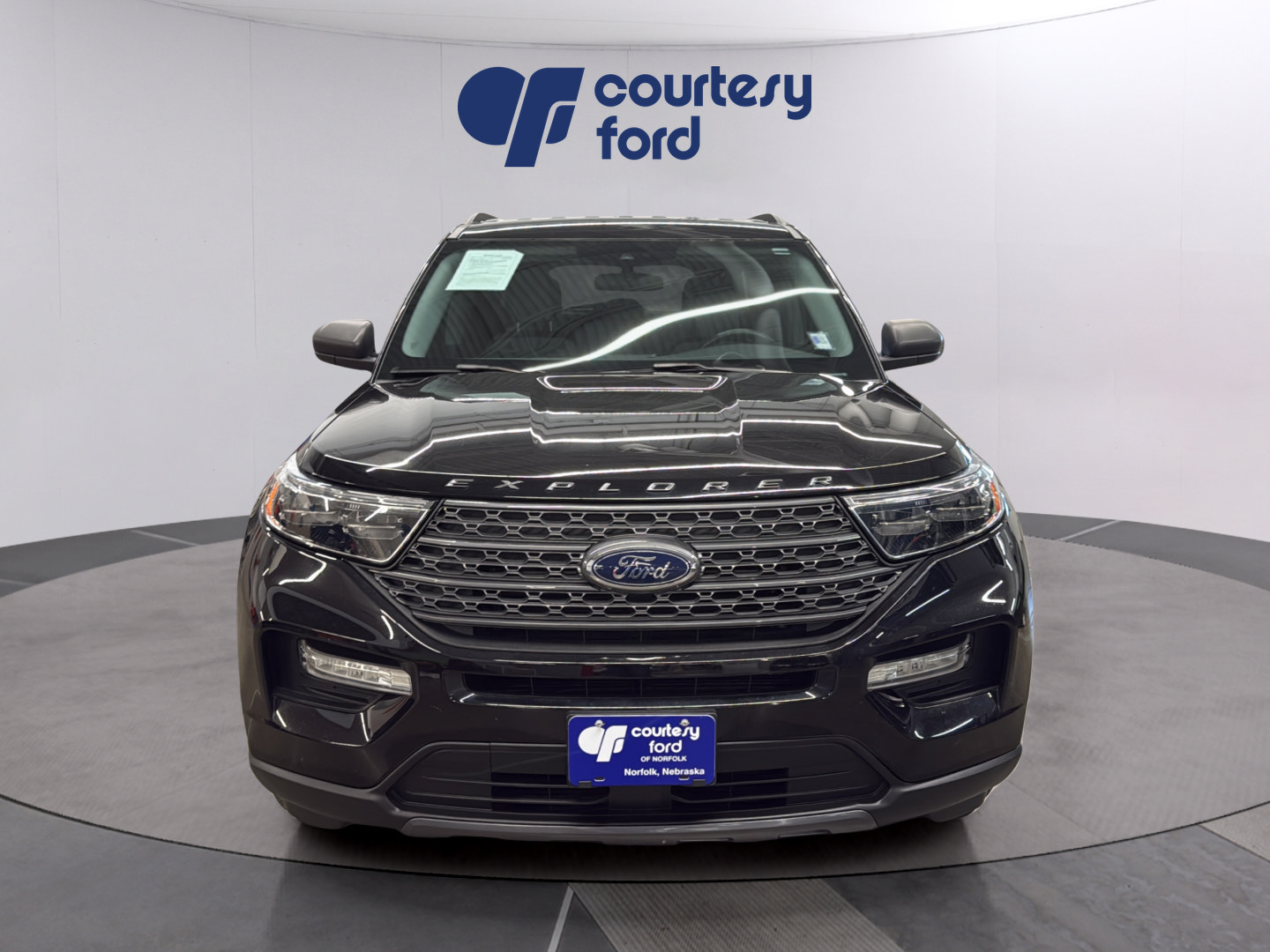 Certified 2021 Ford Explorer XLT w/ Equipment Group 202A AWD/4WD image 2