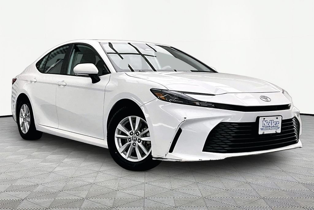 Used 2025 Toyota Camry LE FWD image 12