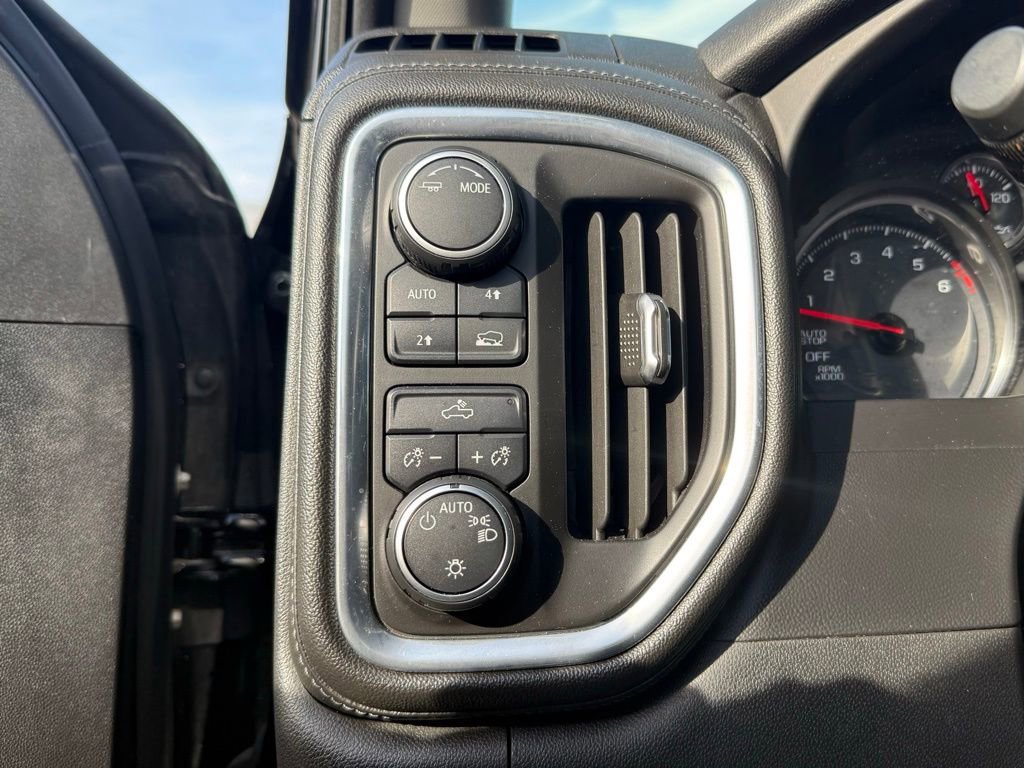 Used 2020 Chevrolet Silverado 1500 LT image 32