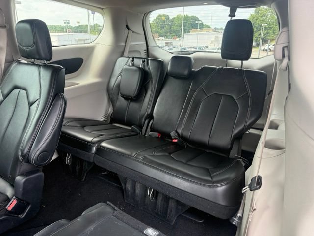 Used 2024 Chrysler Pacifica Touring-L FWD image 14