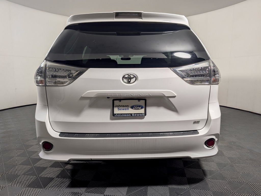 Used 2019 Toyota Sienna SE FWD image 6