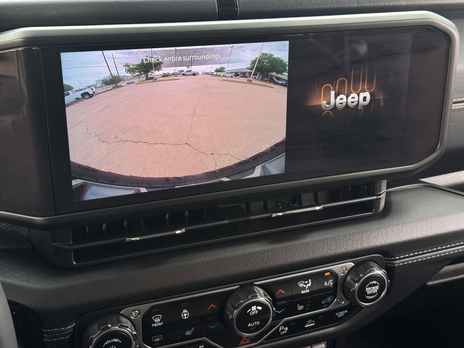 Used 2024 Jeep Wrangler Sahara w/ Safety Group image 19