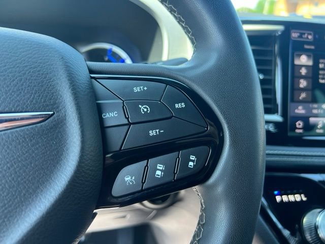Used 2024 Chrysler Pacifica Limited FWD image 11
