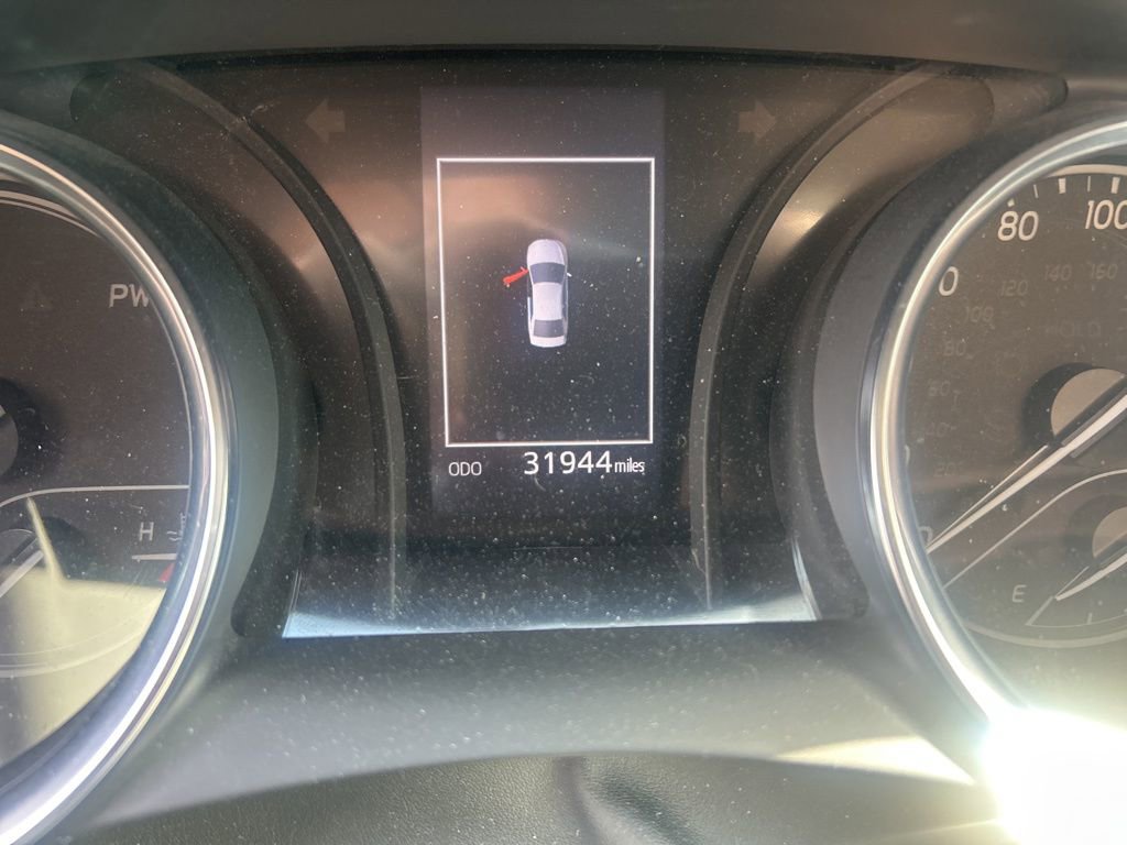 Used 2020 Toyota Camry SE image 3