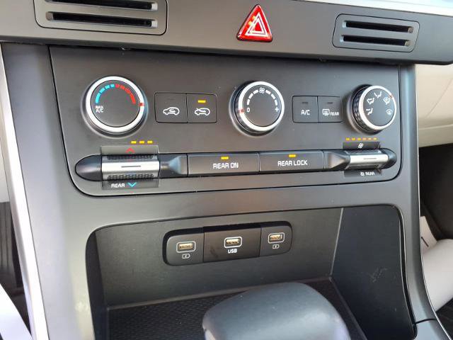 Used 2023 Kia Carnival LX image 15