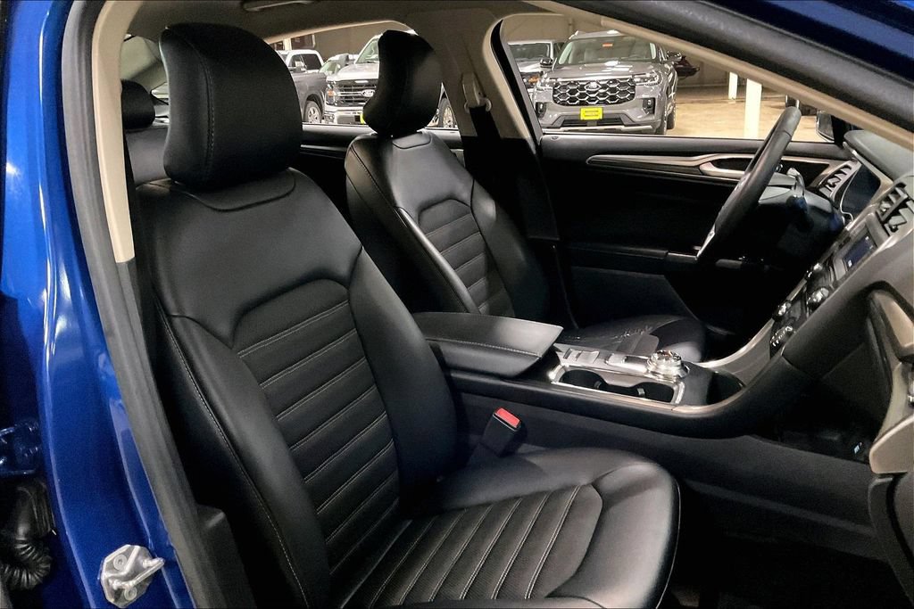 Certified 2017 Ford Fusion SE w/ Equipment Group 201A FWD image 7