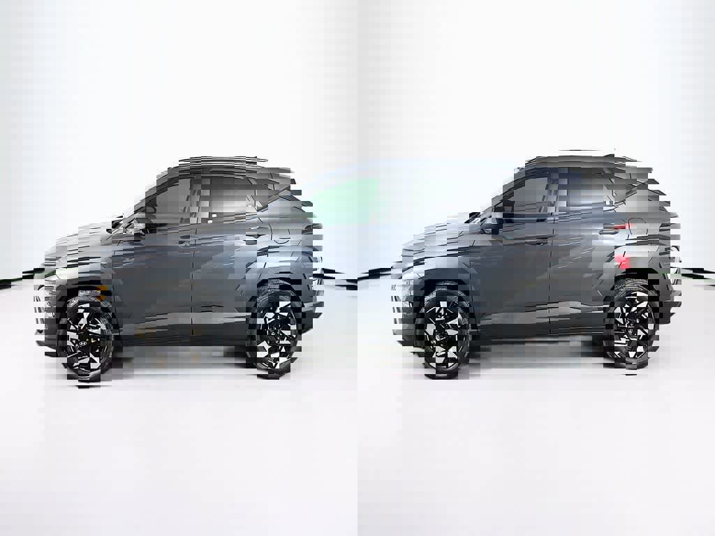 Used 2024 Hyundai Kona SEL image 2