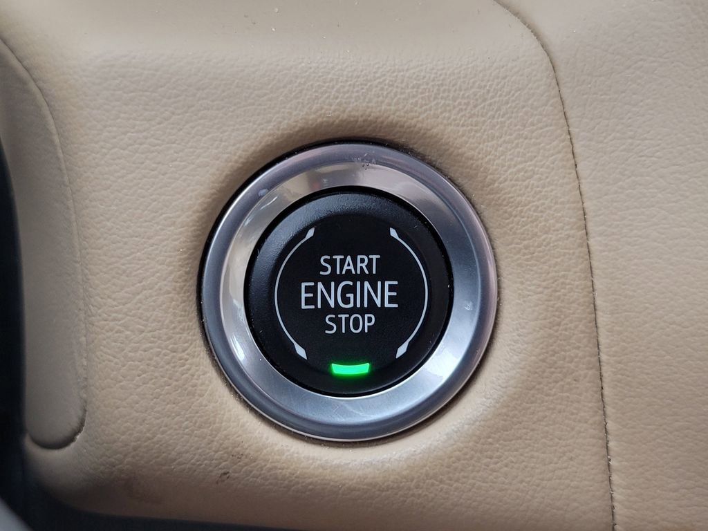 Used 2024 Chevrolet Suburban Premier image 32