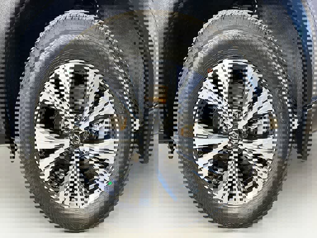 Used 2021 Nissan Rogue SV image 8