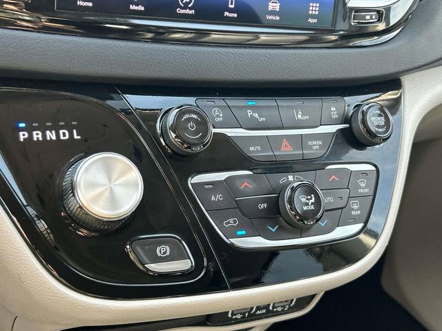 Used 2024 Chrysler Pacifica Touring-L image 34