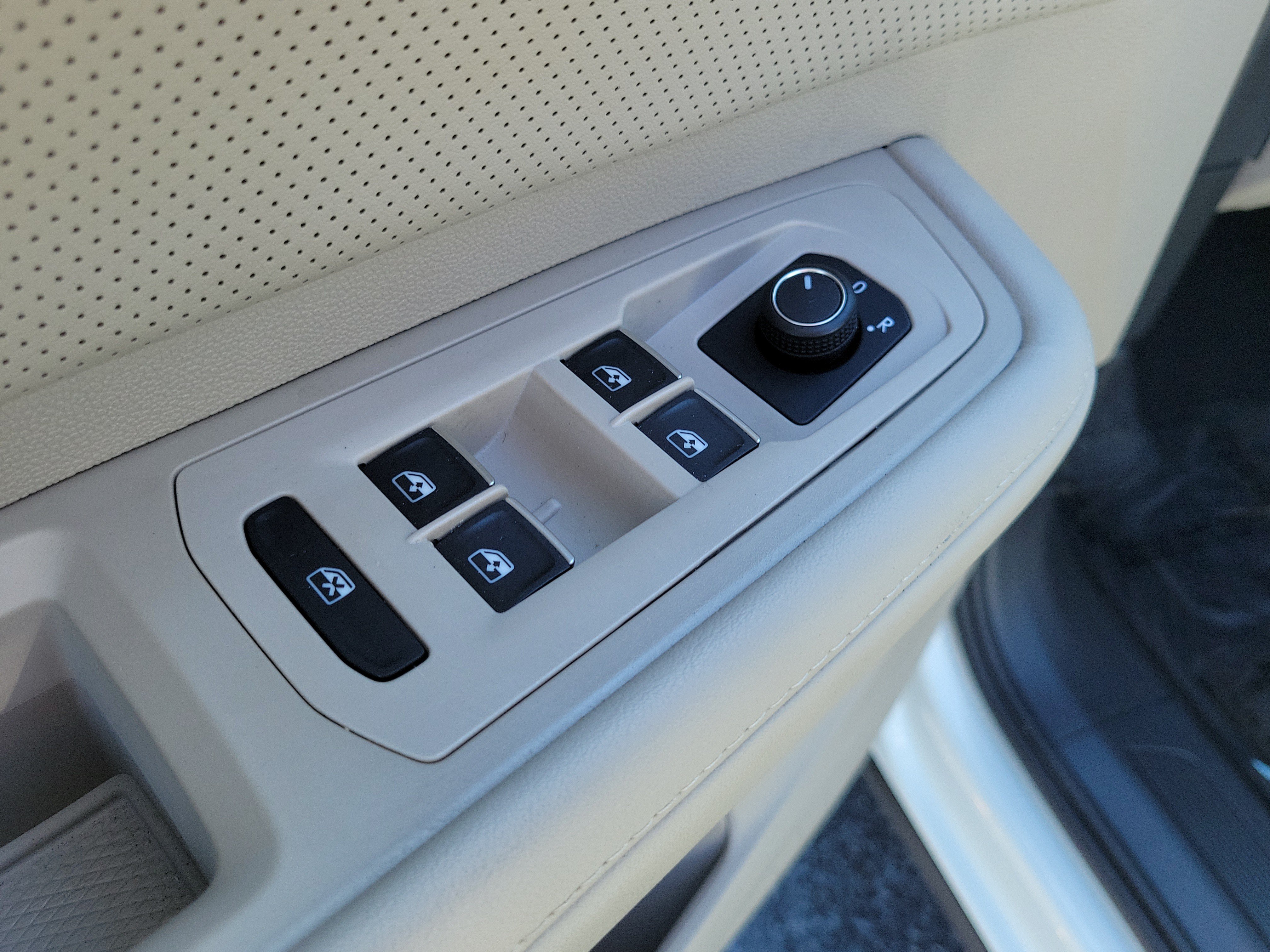 Used 2025 Volkswagen Atlas SE FWD image 20