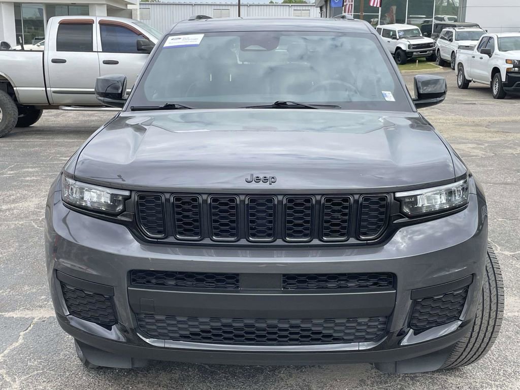 Used 2025 Jeep Grand Cherokee L Altitude image 8