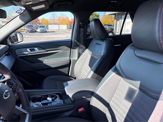 Certified 2025 Ford Explorer ST-Line w/ ST-Line Street Pack AWD/4WD image 9