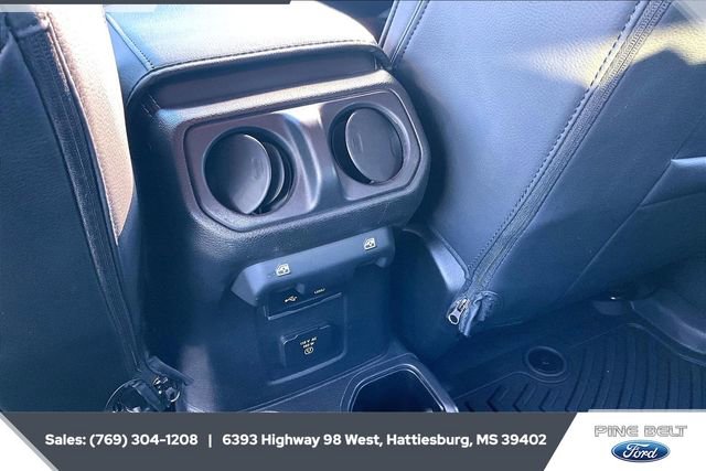 Used 2020 Jeep Wrangler Unlimited Sahara image 23