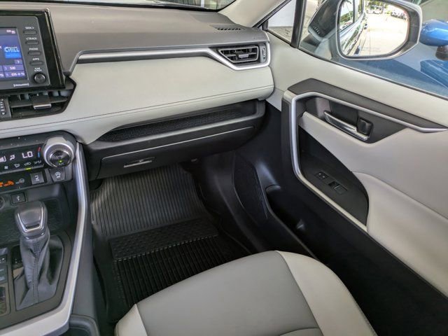 Used 2022 Toyota RAV4 XLE Premium image 16