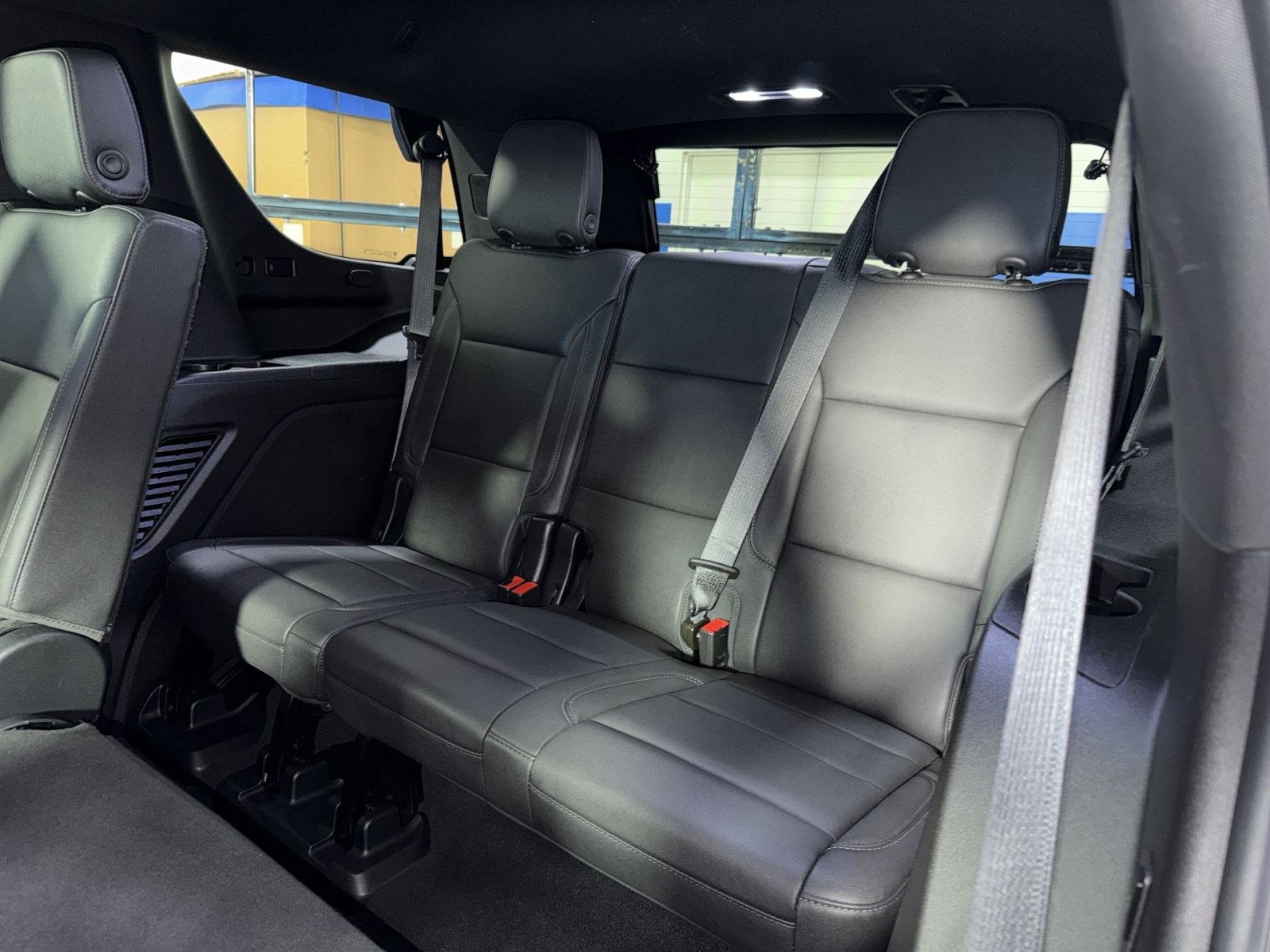 Used 2023 Chevrolet Tahoe Z71 w/ Luxury Package AWD/4WD image 27
