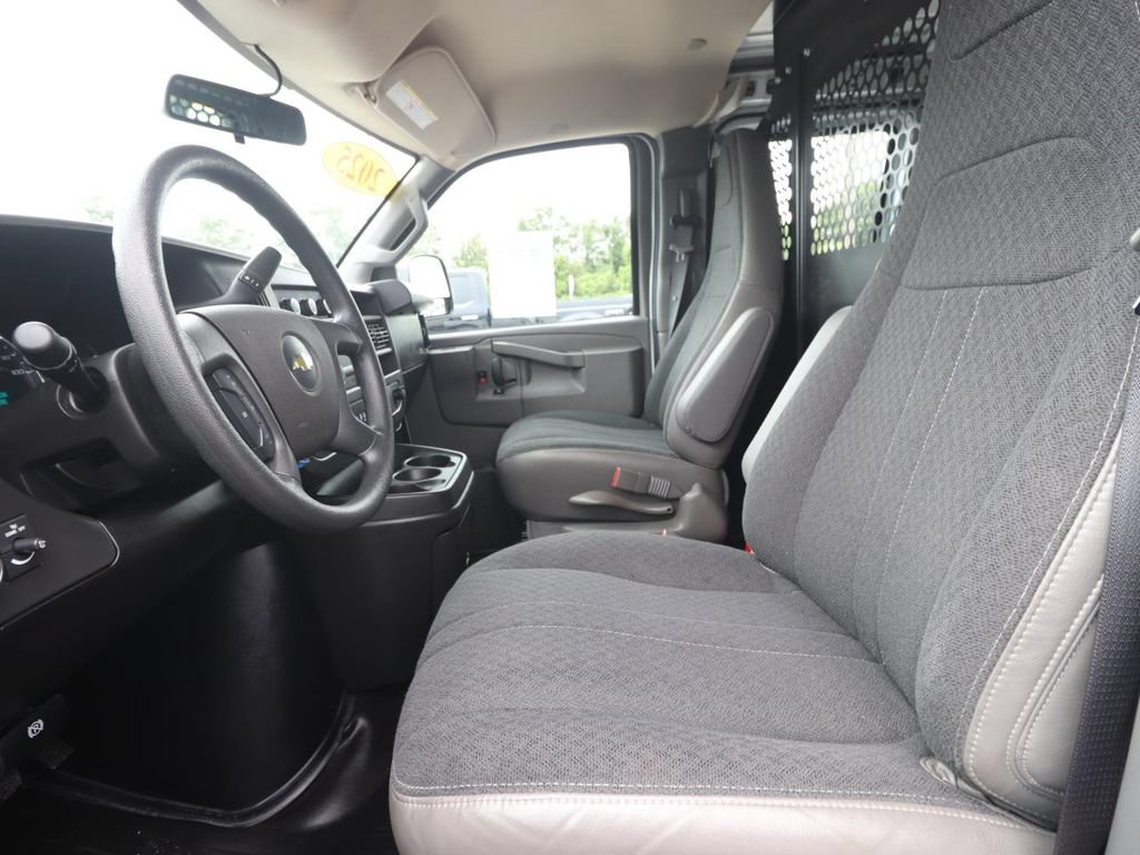 Used 2025 Chevrolet Express 2500 w/ Driver Convenience Package RWD image 2