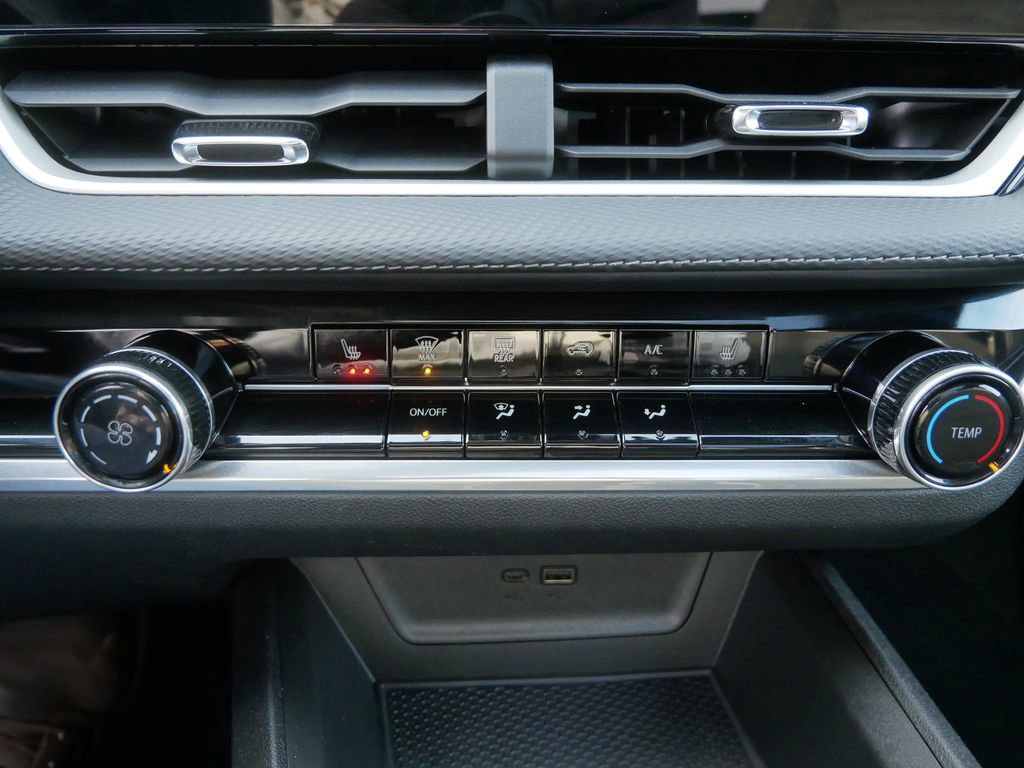 Used 2025 Chevrolet Equinox LT image 27