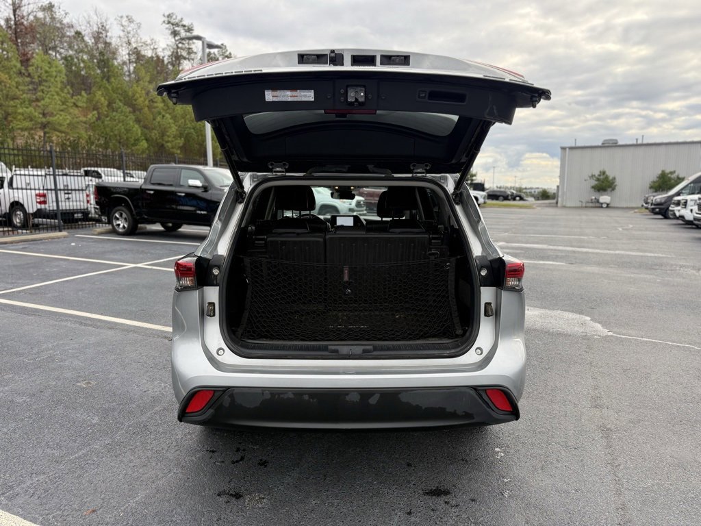 Used 2023 Toyota Highlander XLE image 9