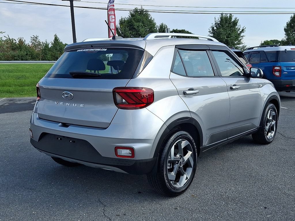 Used 2024 Hyundai Venue SEL FWD image 6