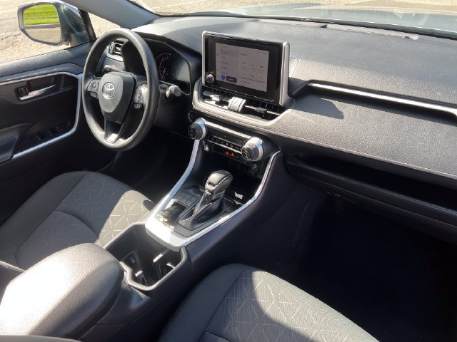 Used 2025 Toyota RAV4 XLE AWD/4WD image 37