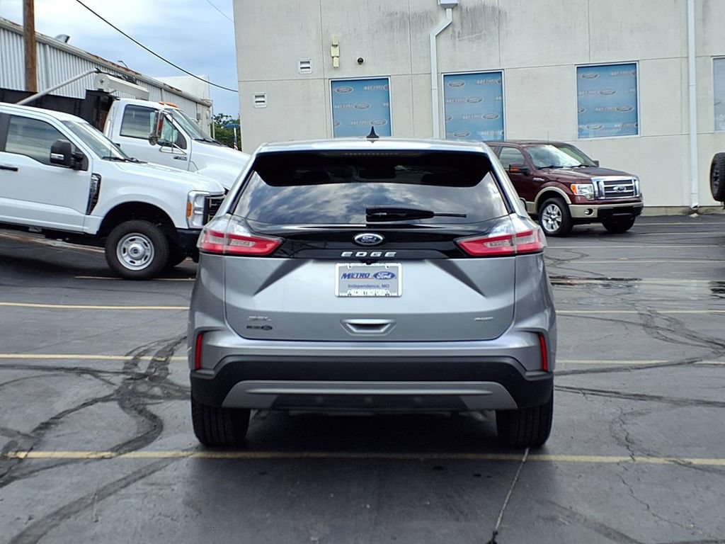 Certified 2023 Ford Edge SEL w/ Convenience Package AWD/4WD image 4