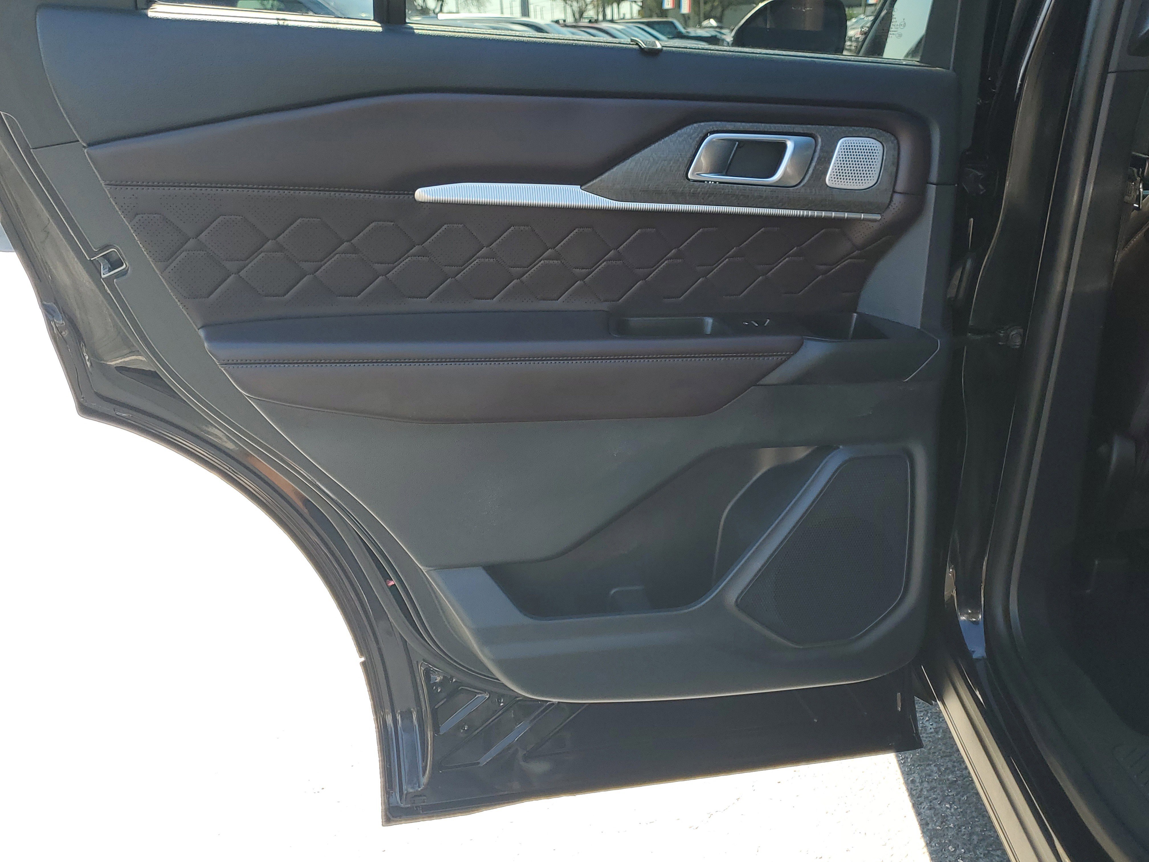 Certified 2025 Ford Explorer Platinum w/ Ultimate Package image 12