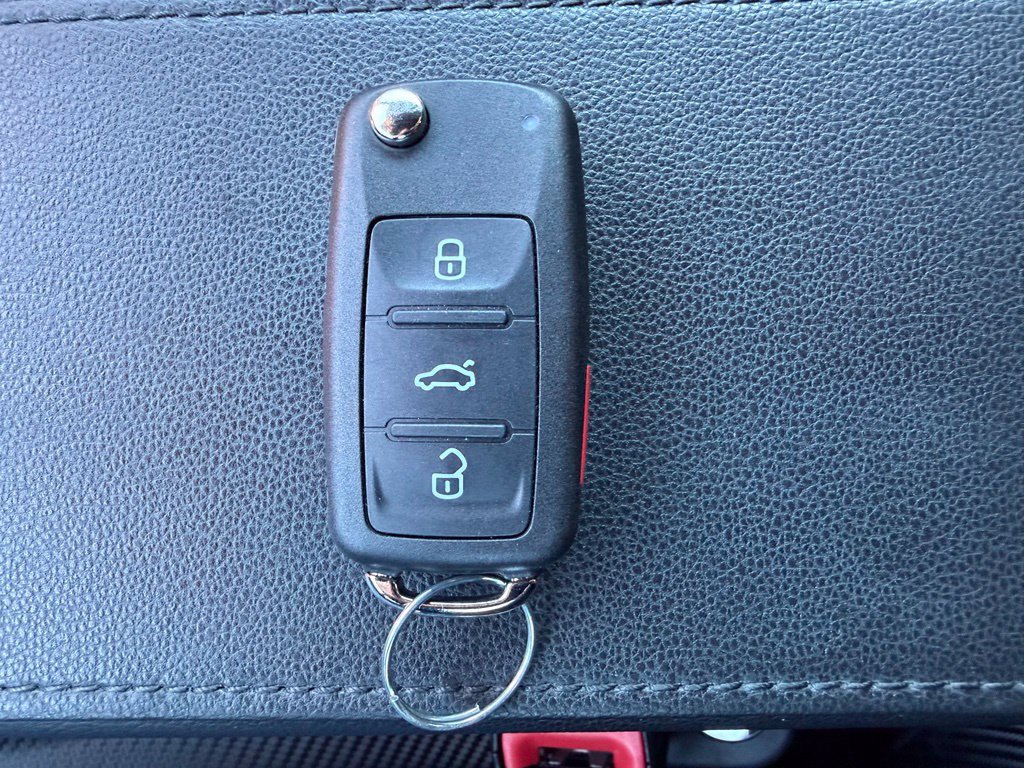 Used 2019 Volkswagen Beetle 2.0T S FWD image 26