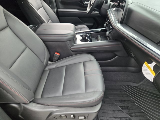 Used 2025 Chevrolet Suburban RST w/ Comfort Package image 12