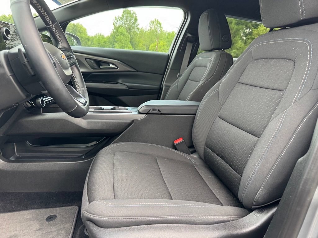 Used 2025 Chevrolet Equinox EV LT w/ Comfort Package FWD image 13