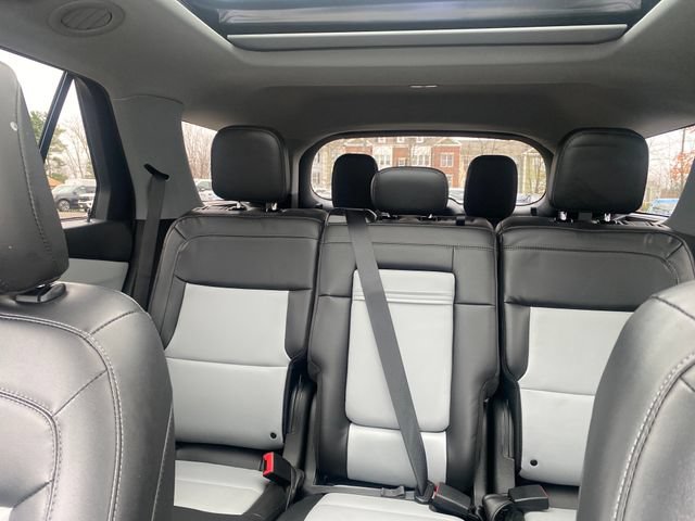 Certified 2022 Ford Explorer XLT w/ Equipment Group 202A AWD/4WD image 24