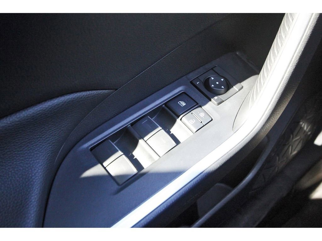 Used 2022 Toyota RAV4 SE image 23
